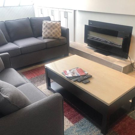 Hearthstone Lodge Loft, Village Centre, Private Hot Tub, Sleeps 6 휘슬러 외부 사진